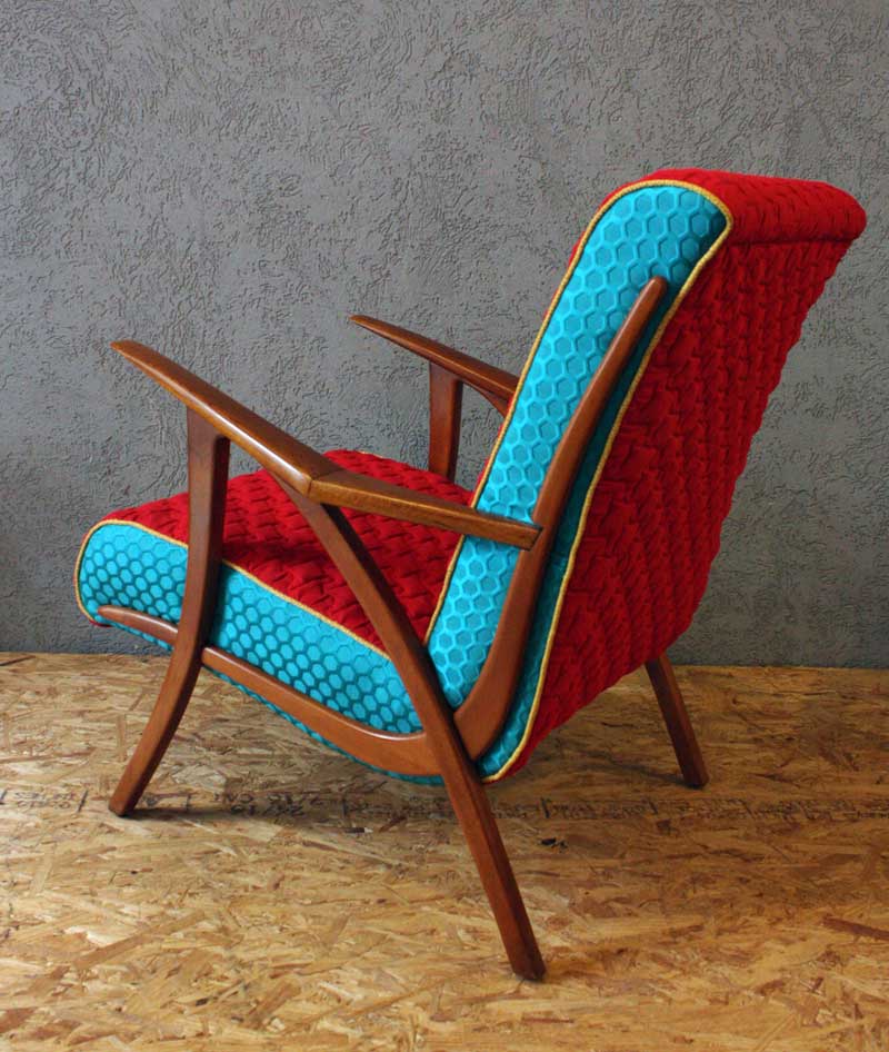 כורסא מעוצבת צבעונית 